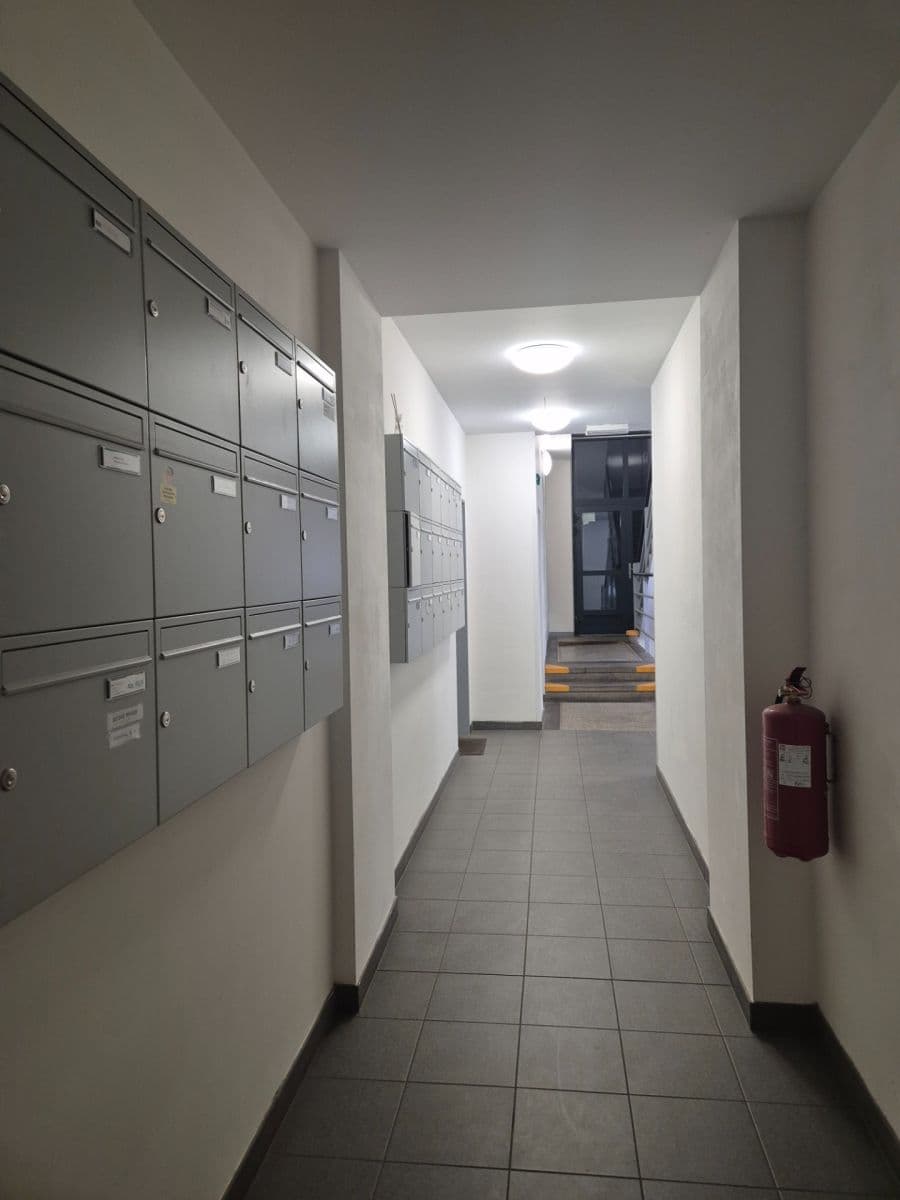 Pronájem bytu 1+kk 27 m², V Závětří, Praha, Praha Pronájem bytu 1+kk 27 m², V Závětří, Praha, Praha