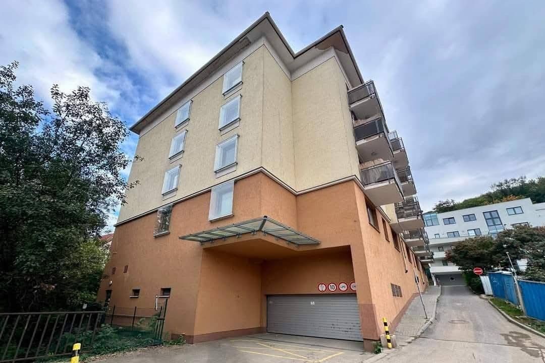 Pronájem garáže 12 m², Na Neklance, Praha, Praha Pronájem garáže 12 m², Na Neklance, Praha, Praha