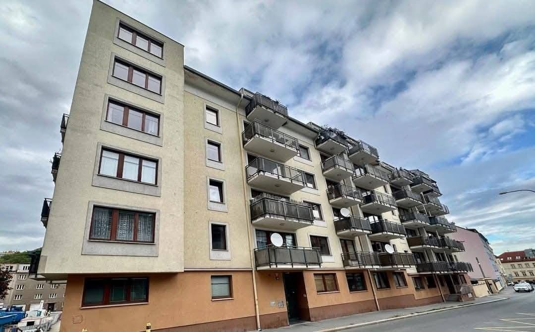 Pronájem garáže 12 m², Na Neklance, Praha, Praha Pronájem garáže 12 m², Na Neklance, Praha, Praha