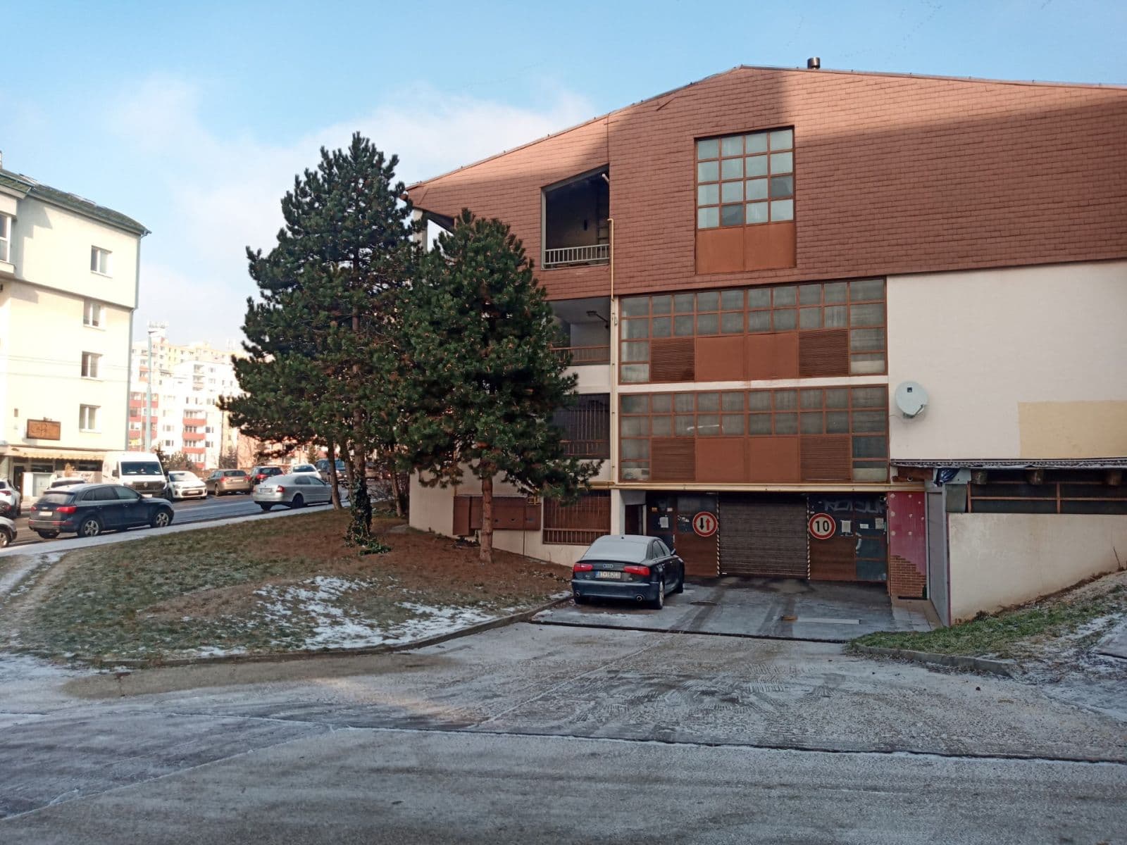 Pronájem garáže 16 m², Karlova Ves, Bratislavský kraj Pronájem garáže 16 m², Karlova Ves, Bratislavský kraj