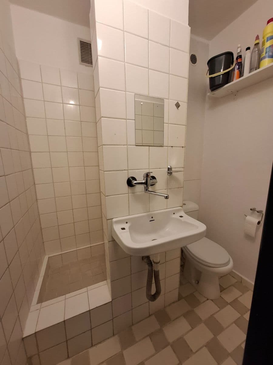 Pronájem bytu 1+kk 36 m², Stavařov, Pardubice, Pardubický kraj Pronájem bytu 1+kk 36 m², Stavařov, Pardubice, Pardubický kraj