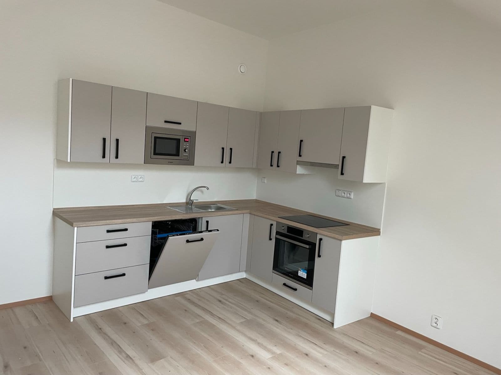 Prodej bytu 2+kk 61 m², Chržínská, Velvary, Středočeský kraj Prodej bytu 2+kk 61 m², Chržínská, Velvary, Středočeský kraj