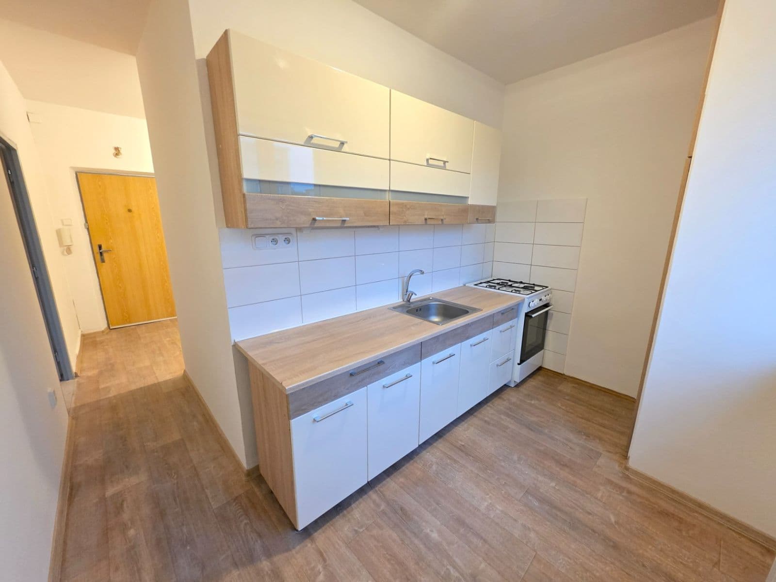 Pronájem bytu 2+1 56 m², Jaroslava Vrchlického, Most, Ústecký kraj Pronájem bytu 2+1 56 m², Jaroslava Vrchlického, Most, Ústecký kraj