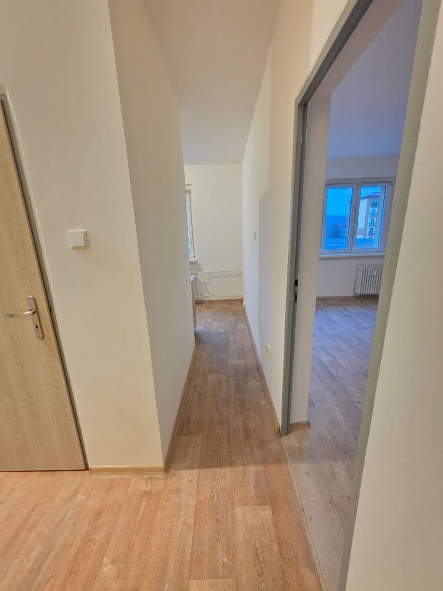 Pronájem bytu 2+1 56 m², Jaroslava Vrchlického, Most, Ústecký kraj Pronájem bytu 2+1 56 m², Jaroslava Vrchlického, Most, Ústecký kraj