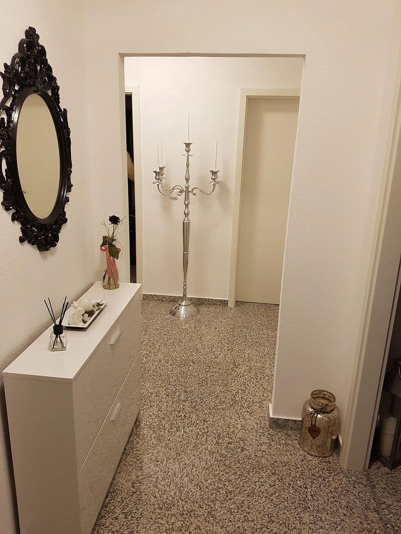 Pronájem bytu 3+1 86 m², Schultheißenstraße 21, Hameln, Dolní Sasko Pronájem bytu 3+1 86 m², Schultheißenstraße 21, Hameln, Dolní Sasko