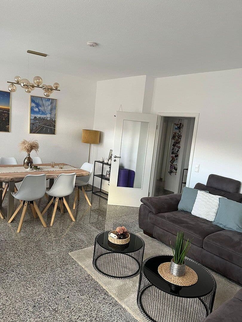 Pronájem bytu 3+1 86 m², Schultheißenstraße 21, Hameln, Dolní Sasko Pronájem bytu 3+1 86 m², Schultheißenstraße 21, Hameln, Dolní Sasko