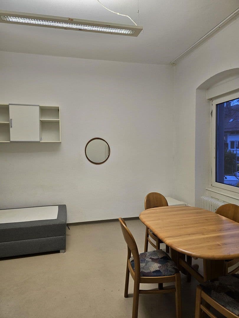 Pronájem bytu 1+1 30 m², Schlüsselweg, Dossenheim, Bádensko-Württembersko Pronájem bytu 1+1 30 m², Schlüsselweg, Dossenheim, Bádensko-Württembersko