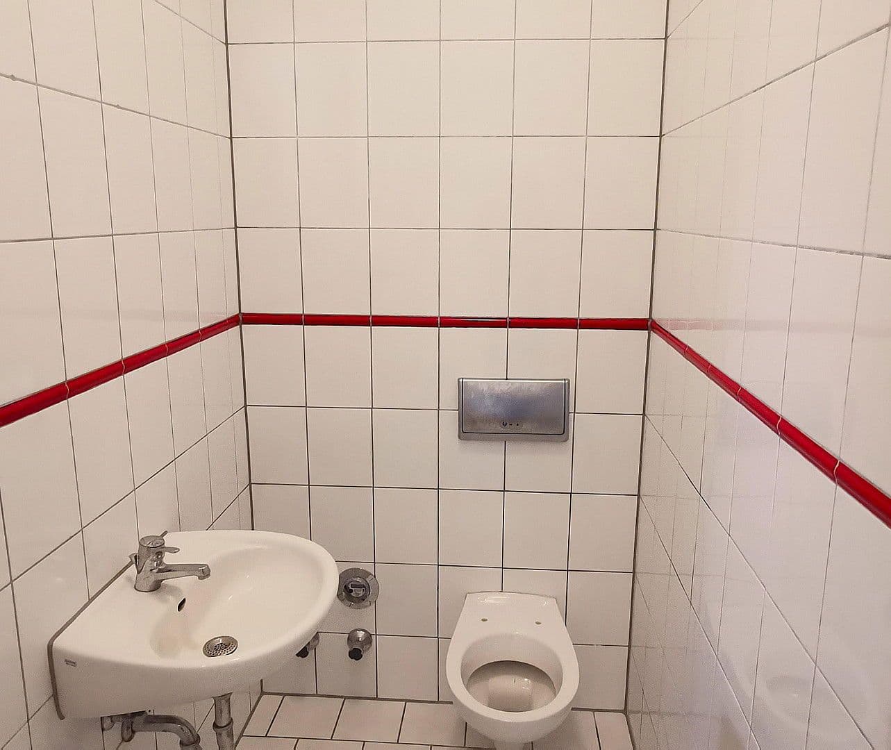 Pronájem bytu 3+1 95 m², Petersstrasse 23, Freiberg, Sasko Pronájem bytu 3+1 95 m², Petersstrasse 23, Freiberg, Sasko