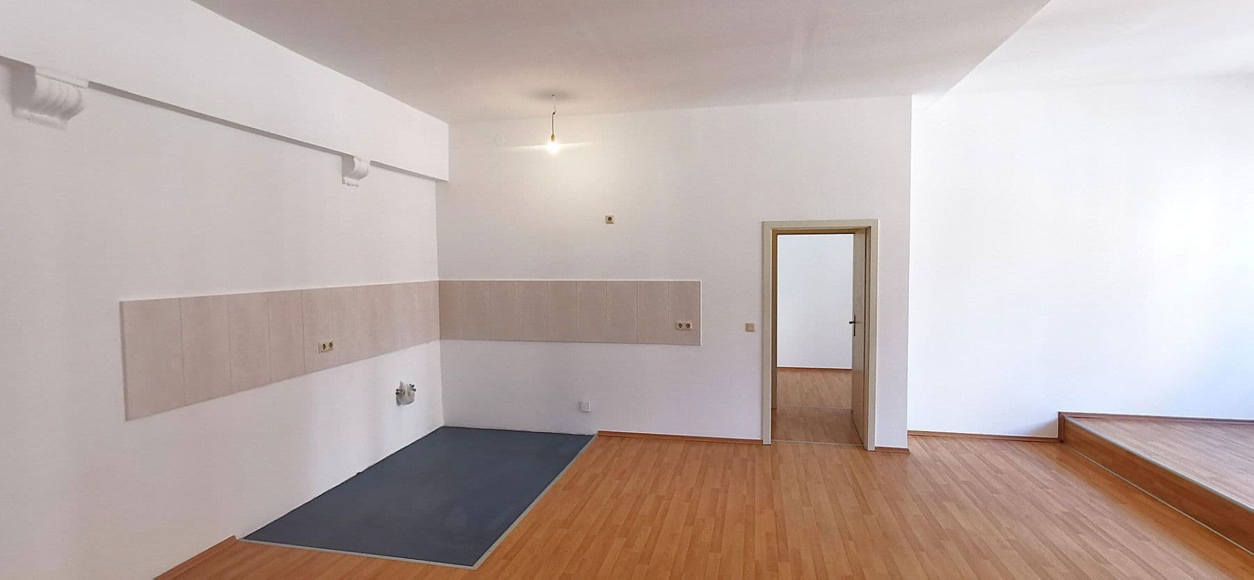 Pronájem bytu 3+1 95 m², Petersstrasse 23, Freiberg, Sasko Pronájem bytu 3+1 95 m², Petersstrasse 23, Freiberg, Sasko