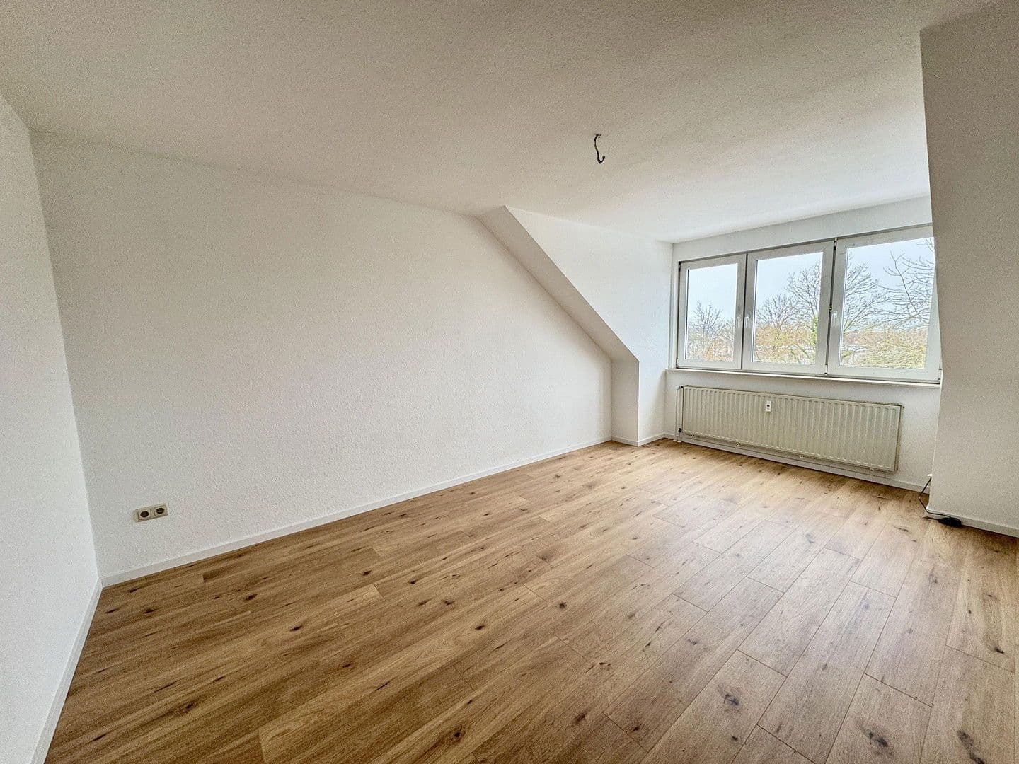 Pronájem bytu 1+1 30 m², Kassel, Hessen Pronájem bytu 1+1 30 m², Kassel, Hessen