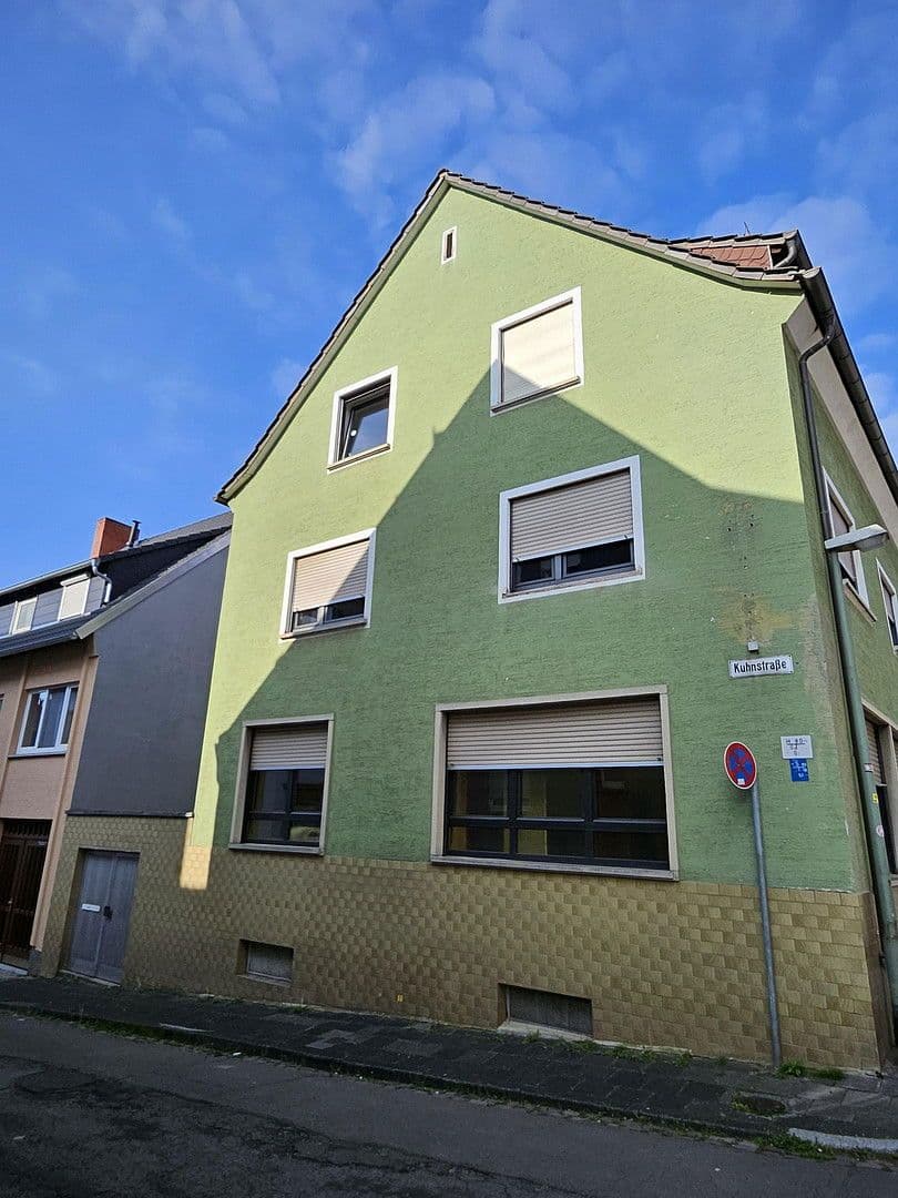 Prodej domu 190 m², pozemek 115 m², Kaiserslautern, Porýní-Falc Prodej domu 190 m², pozemek 115 m², Kaiserslautern, Porýní-Falc