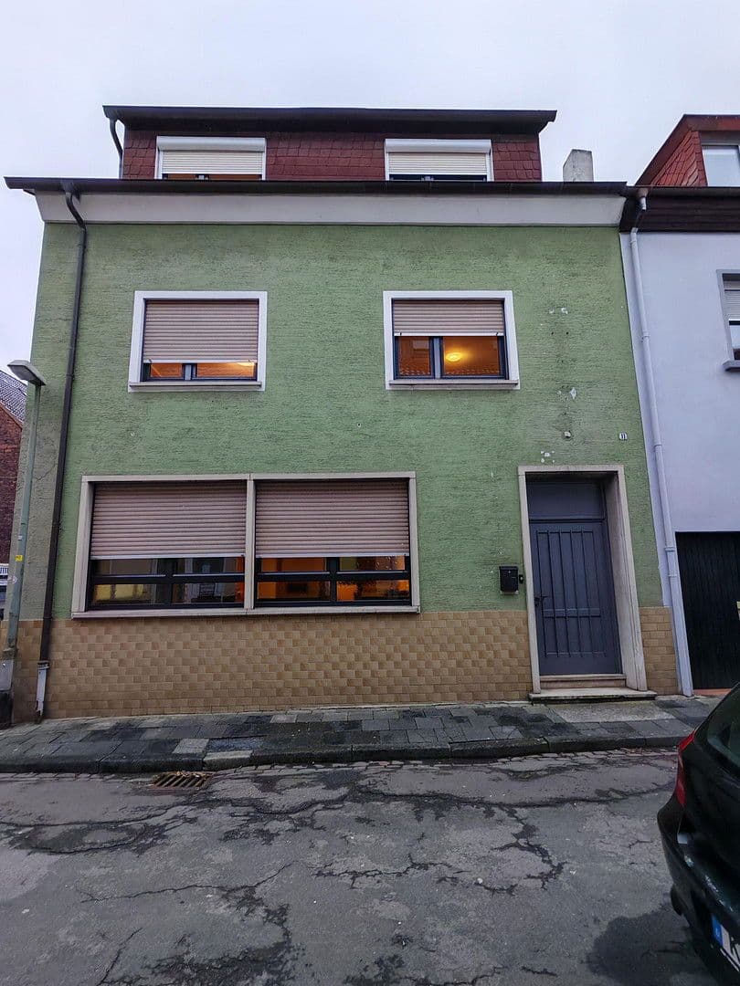 Prodej domu 190 m², pozemek 115 m², Kaiserslautern, Porýní-Falc Prodej domu 190 m², pozemek 115 m², Kaiserslautern, Porýní-Falc