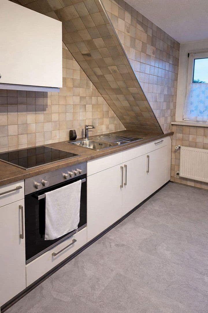 Pronájem bytu 3+1 80 m², Römerstr. 41, Villingen-Schwenningen, Bádensko-Württembersko Pronájem bytu 3+1 80 m², Römerstr. 41, Villingen-Schwenningen, Bádensko-Württembersko