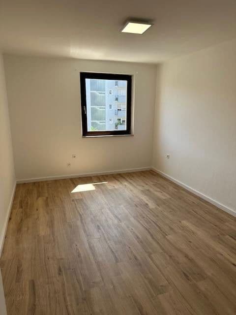 Pronájem bytu 2+1 40 m², Kirchenstr. 18, Nürnberg, Bavorsko Pronájem bytu 2+1 40 m², Kirchenstr. 18, Nürnberg, Bavorsko