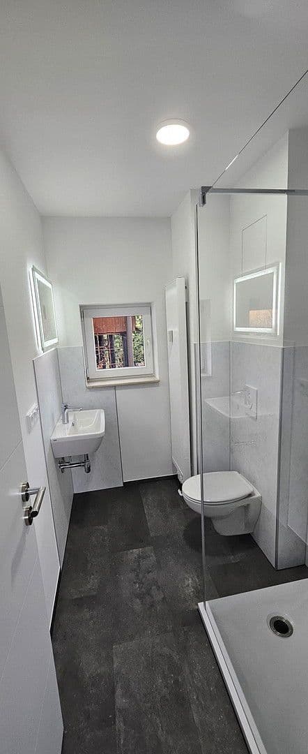 Pronájem bytu 1+1 37 m², Suhl, Durynsko Pronájem bytu 1+1 37 m², Suhl, Durynsko