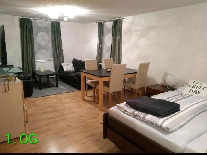 Prodej domu 158 m², pozemek 180 m², Illinger Str. 26, Mühlacker, Bádensko-Württembersko Prodej domu 158 m², pozemek 180 m², Illinger Str. 26, Mühlacker, Bádensko-Württembersko