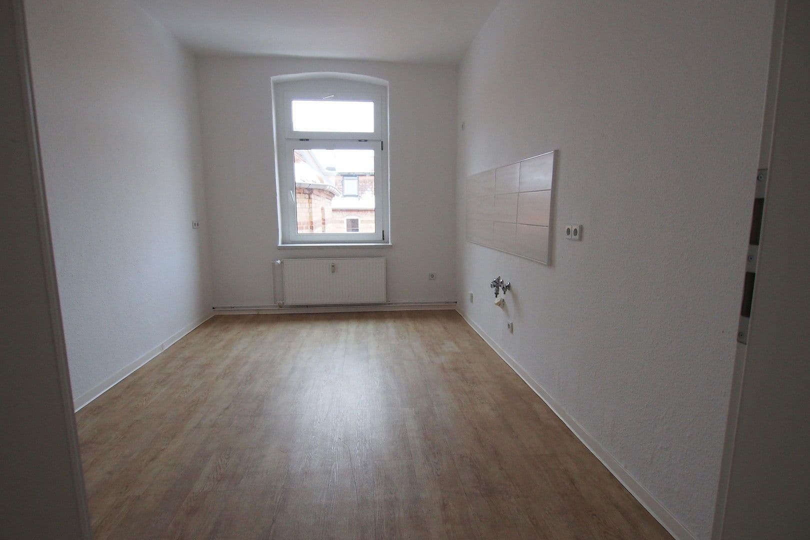 Pronájem bytu 3+1 82 m², Sagisdorferstr. 7, Halle, Sasko-Anhaltsko Pronájem bytu 3+1 82 m², Sagisdorferstr. 7, Halle, Sasko-Anhaltsko
