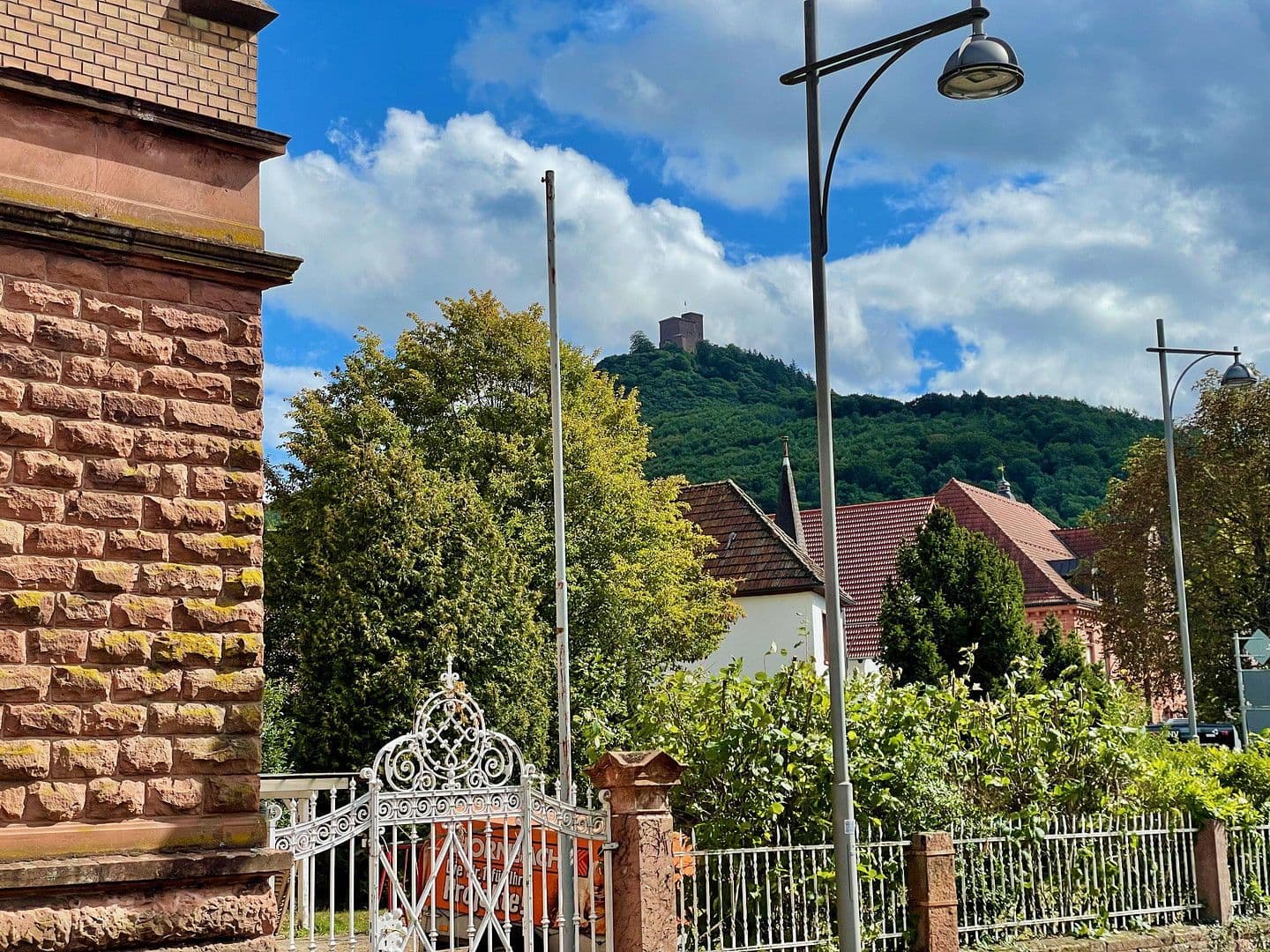 Pronájem bytu 6+1 154 m², Prof.-Nägle-Platz 2, Annweiler am Trifels, Porýní-Falc Pronájem bytu 6+1 154 m², Prof.-Nägle-Platz 2, Annweiler am Trifels, Porýní-Falc