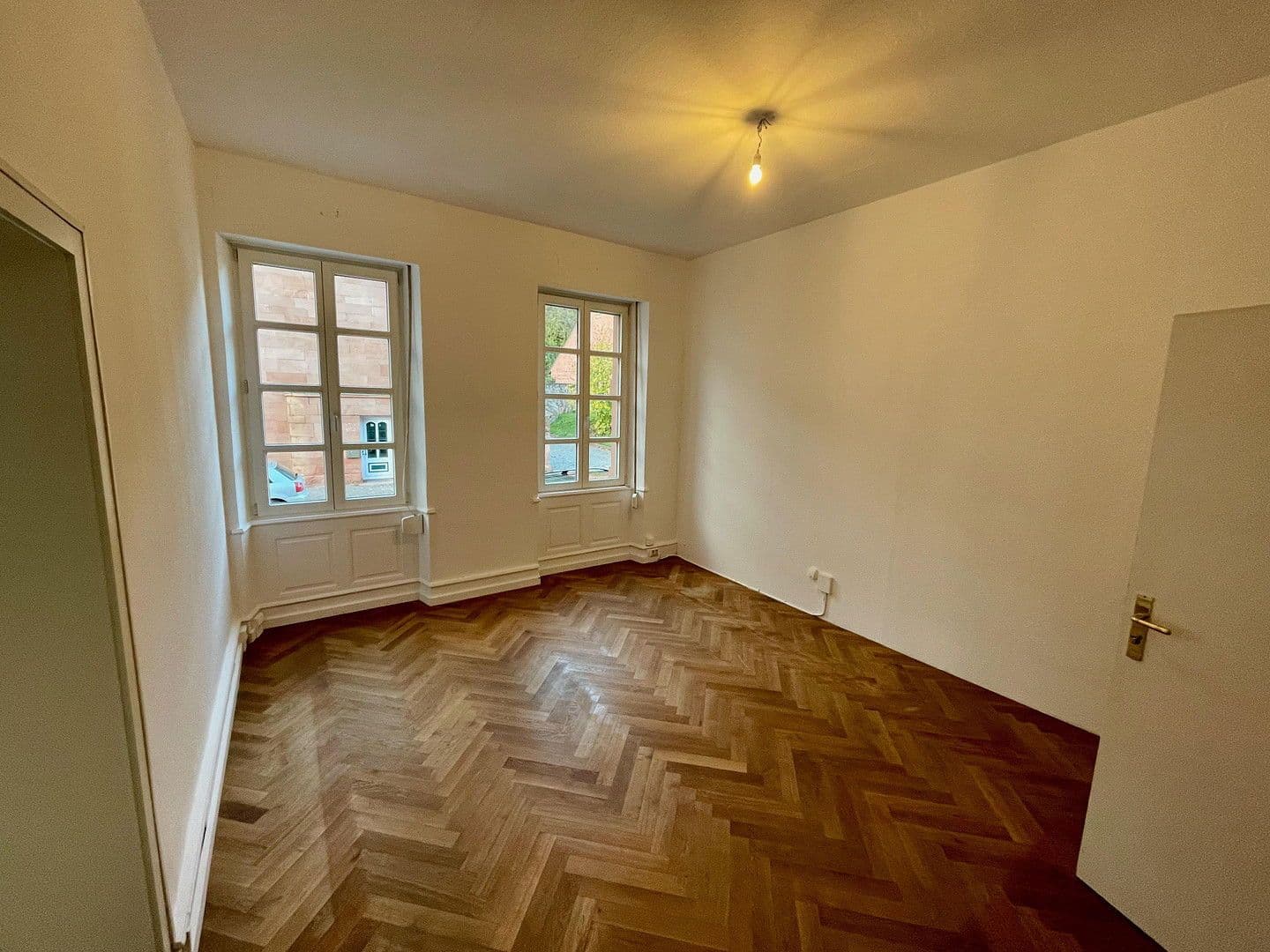 Pronájem bytu 6+1 154 m², Prof.-Nägle-Platz 2, Annweiler am Trifels, Porýní-Falc Pronájem bytu 6+1 154 m², Prof.-Nägle-Platz 2, Annweiler am Trifels, Porýní-Falc