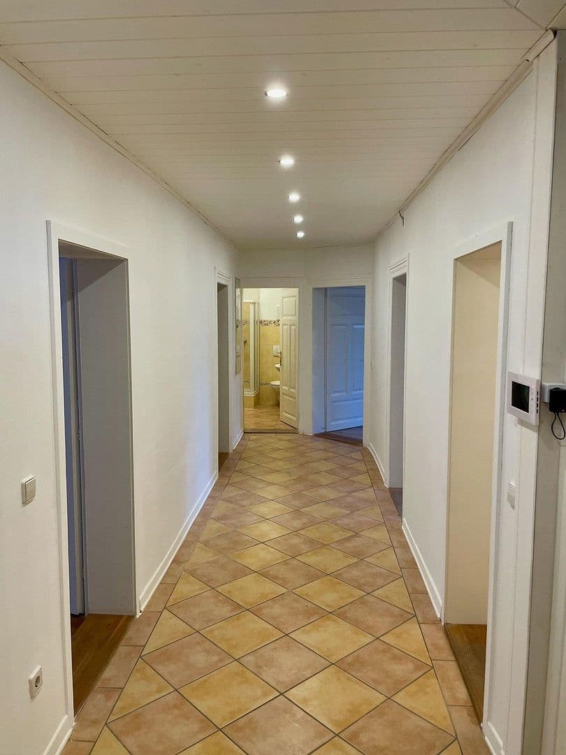 Pronájem bytu 6+1 154 m², Prof.-Nägle-Platz 2, Annweiler am Trifels, Porýní-Falc Pronájem bytu 6+1 154 m², Prof.-Nägle-Platz 2, Annweiler am Trifels, Porýní-Falc