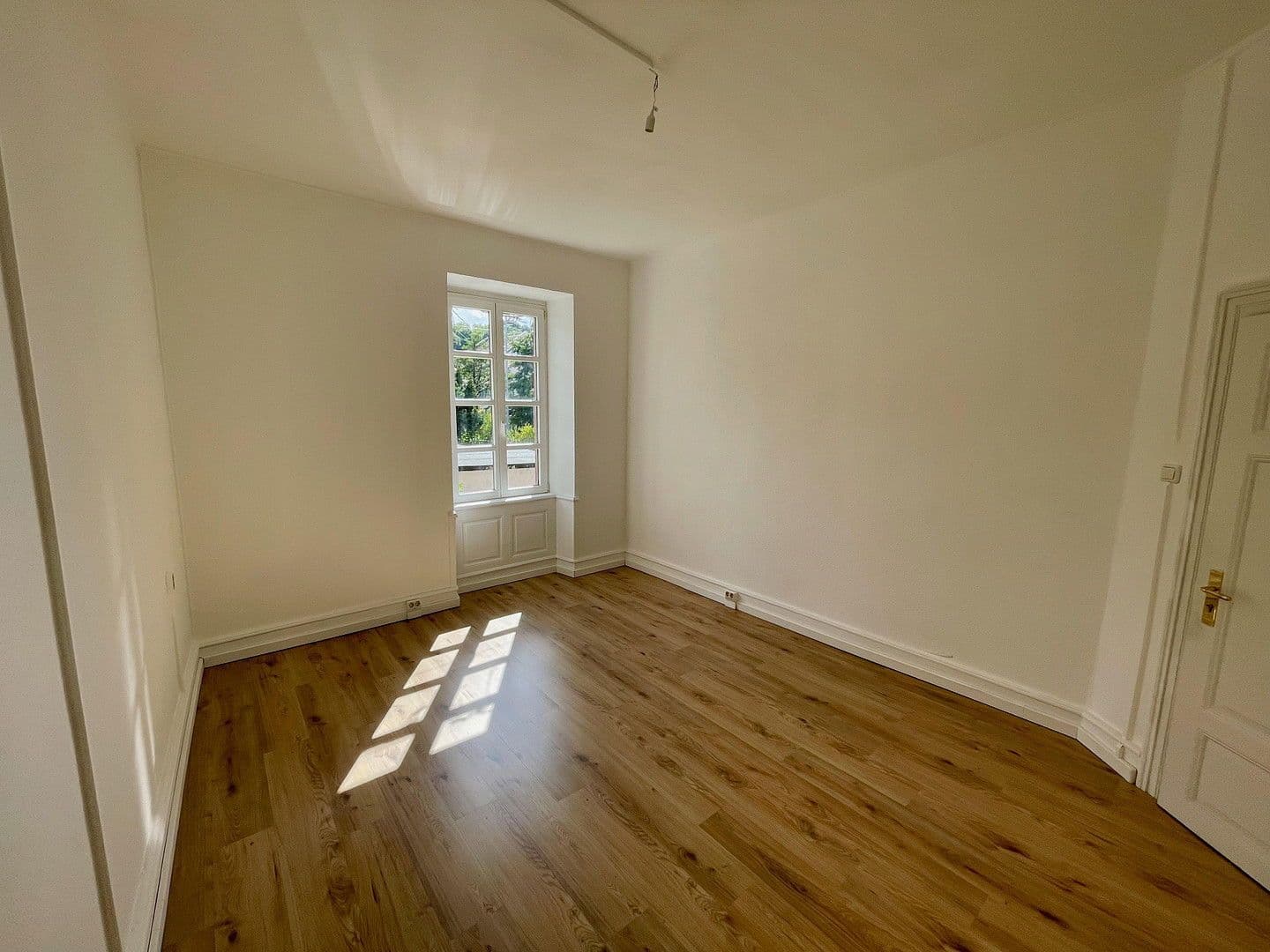 Pronájem bytu 6+1 154 m², Prof.-Nägle-Platz 2, Annweiler am Trifels, Porýní-Falc Pronájem bytu 6+1 154 m², Prof.-Nägle-Platz 2, Annweiler am Trifels, Porýní-Falc