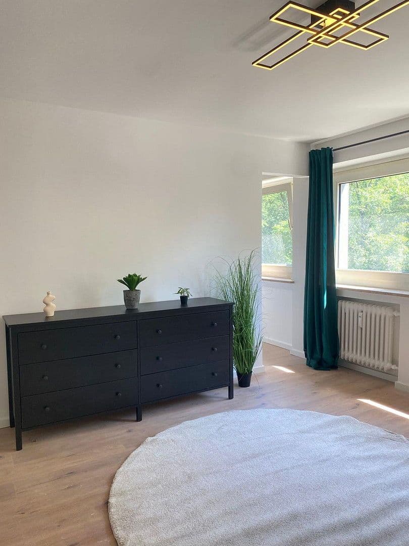 Pronájem bytu 1+1 28 m², Hans-Denzinger-Str. 19, München, Bavorsko Pronájem bytu 1+1 28 m², Hans-Denzinger-Str. 19, München, Bavorsko