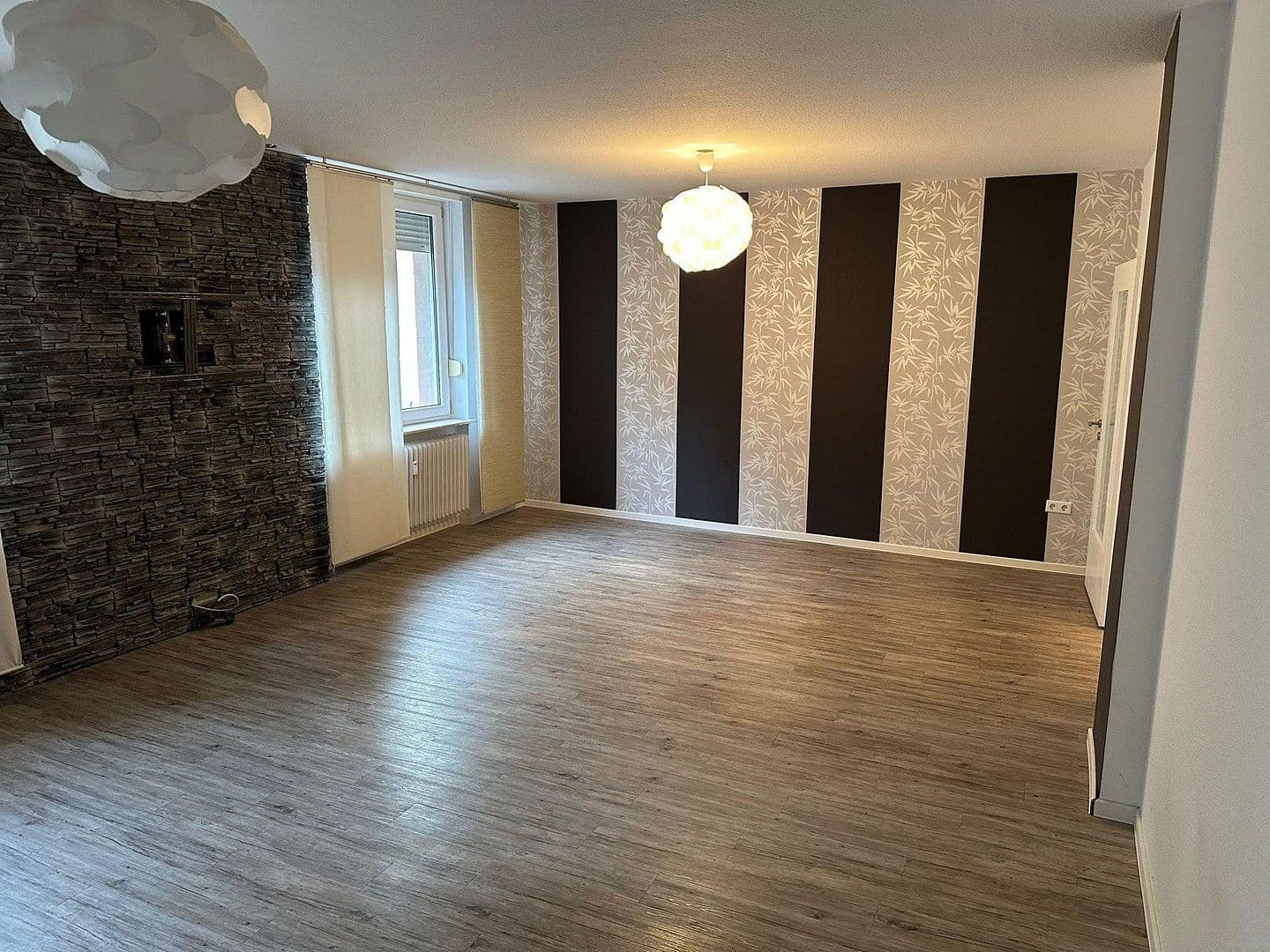 Pronájem bytu 3+1 85 m², Am Emmersberg 43, Saarbrücken, Země Sársko Pronájem bytu 3+1 85 m², Am Emmersberg 43, Saarbrücken, Země Sársko
