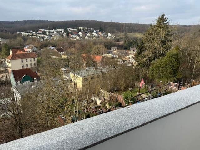 Pronájem bytu 3+1 85 m², Am Emmersberg 43, Saarbrücken, Země Sársko Pronájem bytu 3+1 85 m², Am Emmersberg 43, Saarbrücken, Země Sársko