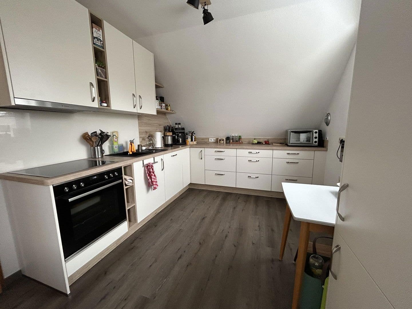 Pronájem bytu 3+1 84 m², Hannover, Dolní Sasko Pronájem bytu 3+1 84 m², Hannover, Dolní Sasko