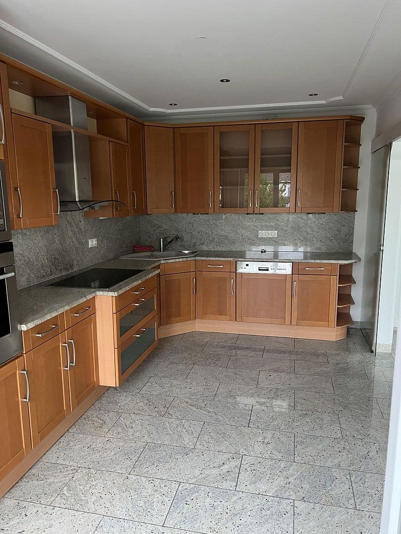 Pronájem bytu 3+1 83 m², Köln, Severní Porýní-Vestfálsko Pronájem bytu 3+1 83 m², Köln, Severní Porýní-Vestfálsko