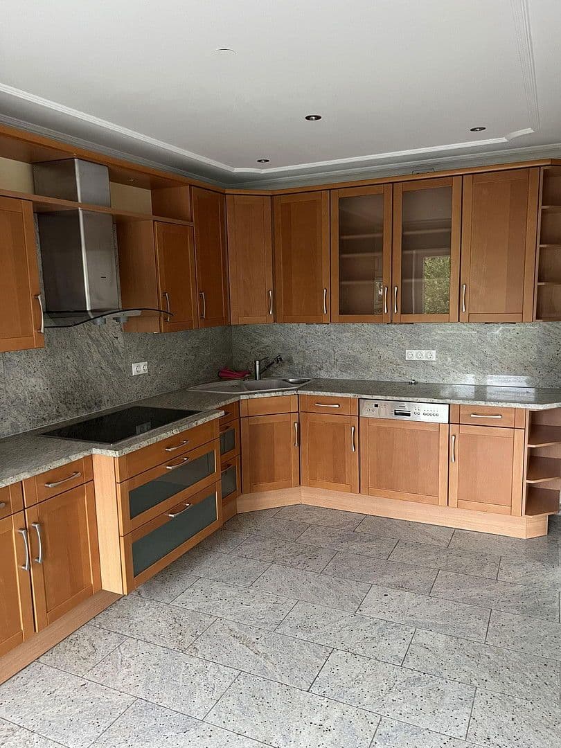 Pronájem bytu 3+1 83 m², Köln, Severní Porýní-Vestfálsko Pronájem bytu 3+1 83 m², Köln, Severní Porýní-Vestfálsko