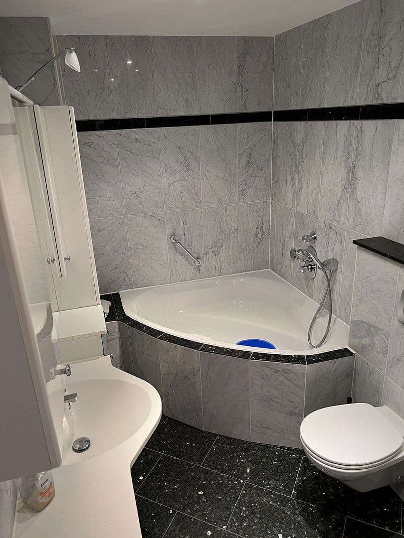 Pronájem bytu 3+1 83 m², Köln, Severní Porýní-Vestfálsko Pronájem bytu 3+1 83 m², Köln, Severní Porýní-Vestfálsko