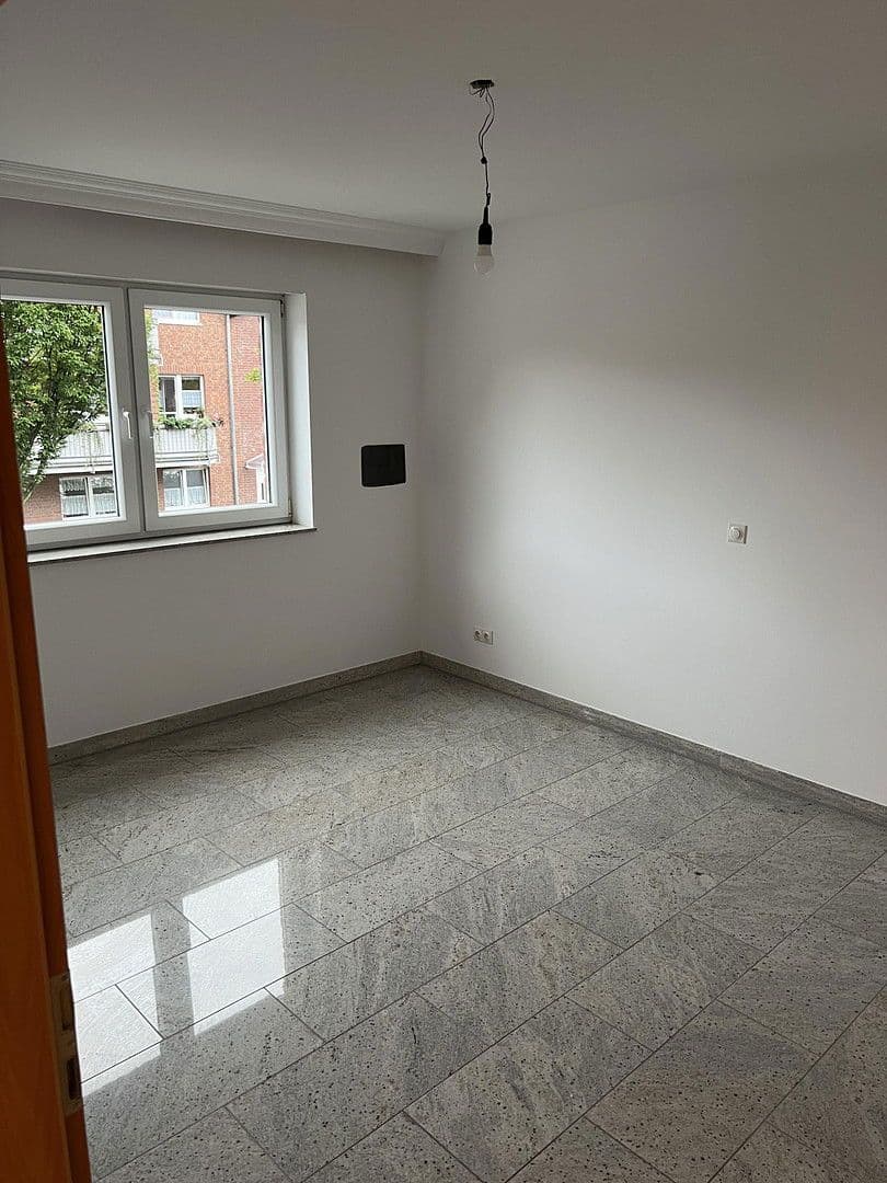 Pronájem bytu 3+1 83 m², Köln, Severní Porýní-Vestfálsko Pronájem bytu 3+1 83 m², Köln, Severní Porýní-Vestfálsko