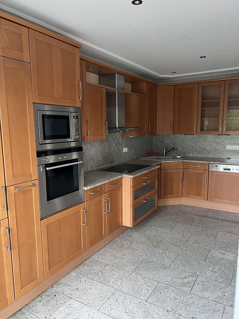 Pronájem bytu 3+1 83 m², Köln, Severní Porýní-Vestfálsko Pronájem bytu 3+1 83 m², Köln, Severní Porýní-Vestfálsko