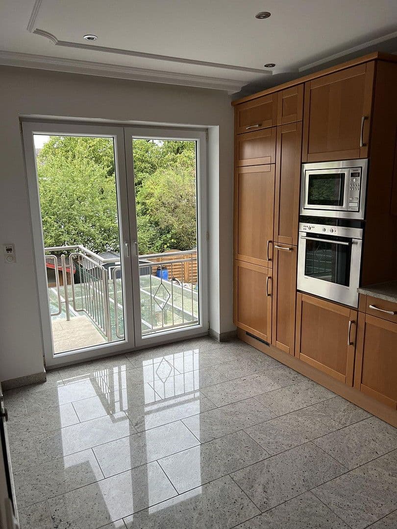 Pronájem bytu 3+1 83 m², Köln, Severní Porýní-Vestfálsko Pronájem bytu 3+1 83 m², Köln, Severní Porýní-Vestfálsko