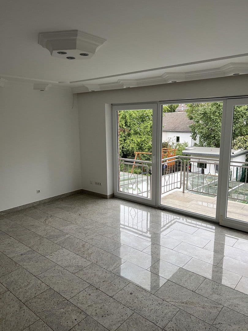 Pronájem bytu 3+1 83 m², Köln, Severní Porýní-Vestfálsko Pronájem bytu 3+1 83 m², Köln, Severní Porýní-Vestfálsko