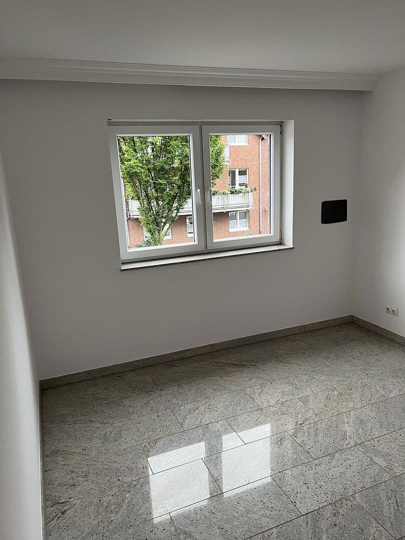 Pronájem bytu 3+1 83 m², Köln, Severní Porýní-Vestfálsko Pronájem bytu 3+1 83 m², Köln, Severní Porýní-Vestfálsko