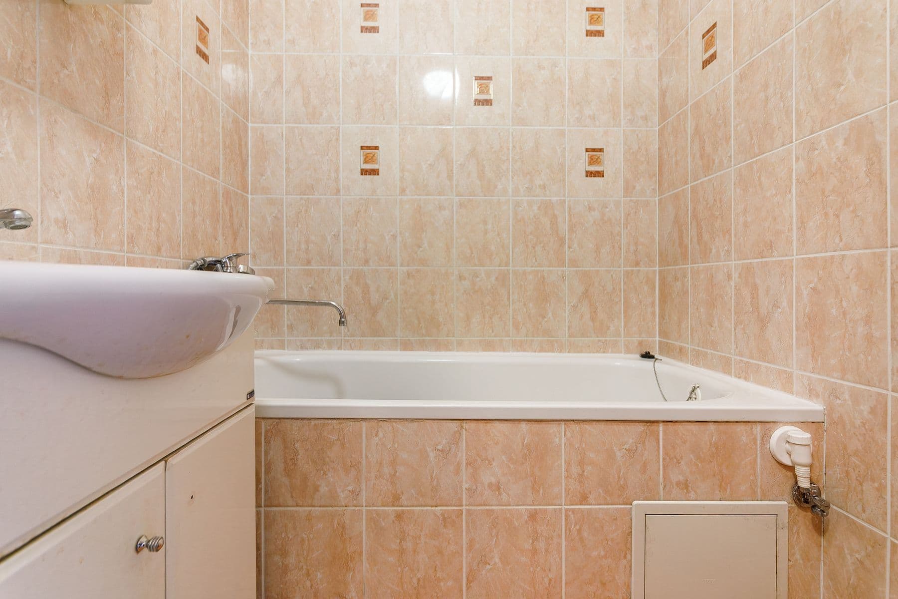 Prodej bytu 2+1 55 m², Rumunská, Čelákovice, Středočeský kraj Prodej bytu 2+1 55 m², Rumunská, Čelákovice, Středočeský kraj