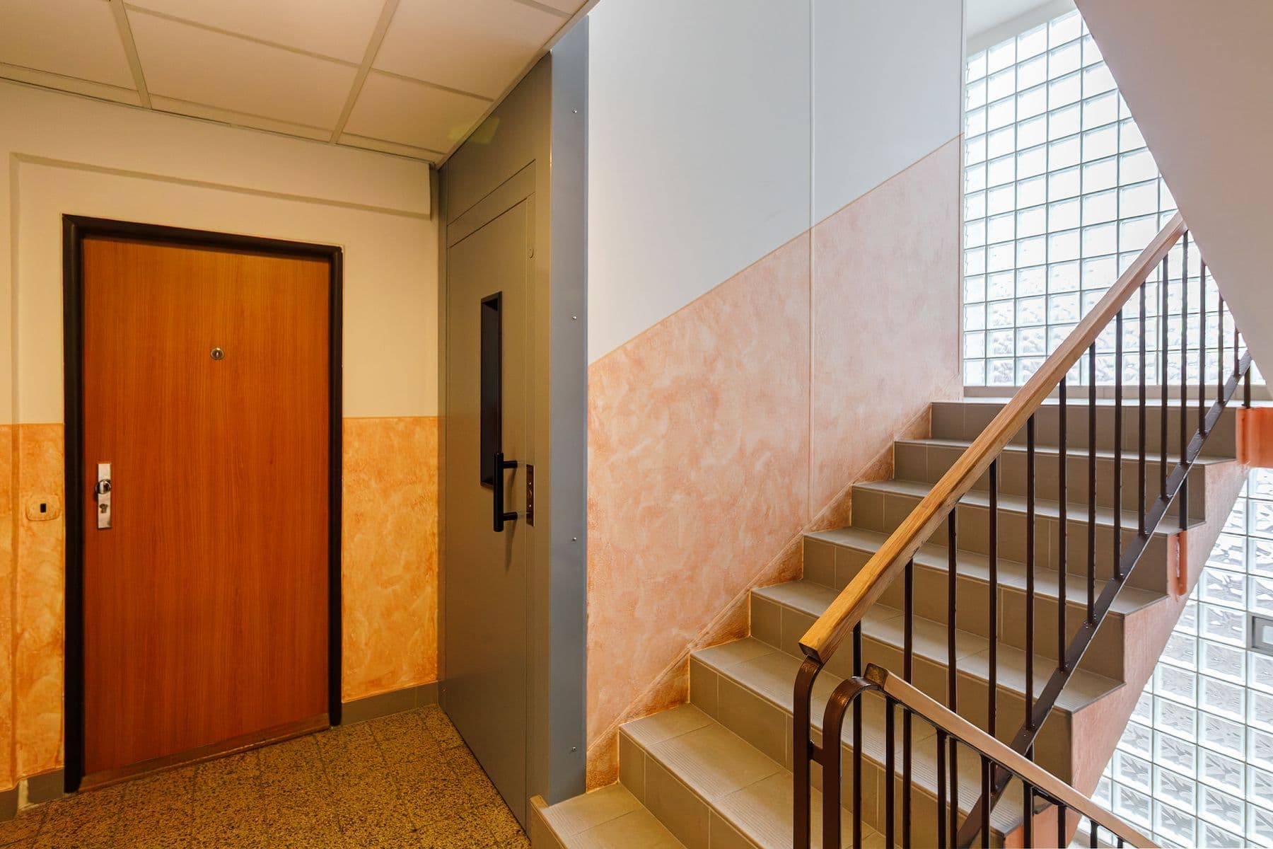 Prodej bytu 2+1 55 m², Rumunská, Čelákovice, Středočeský kraj Prodej bytu 2+1 55 m², Rumunská, Čelákovice, Středočeský kraj