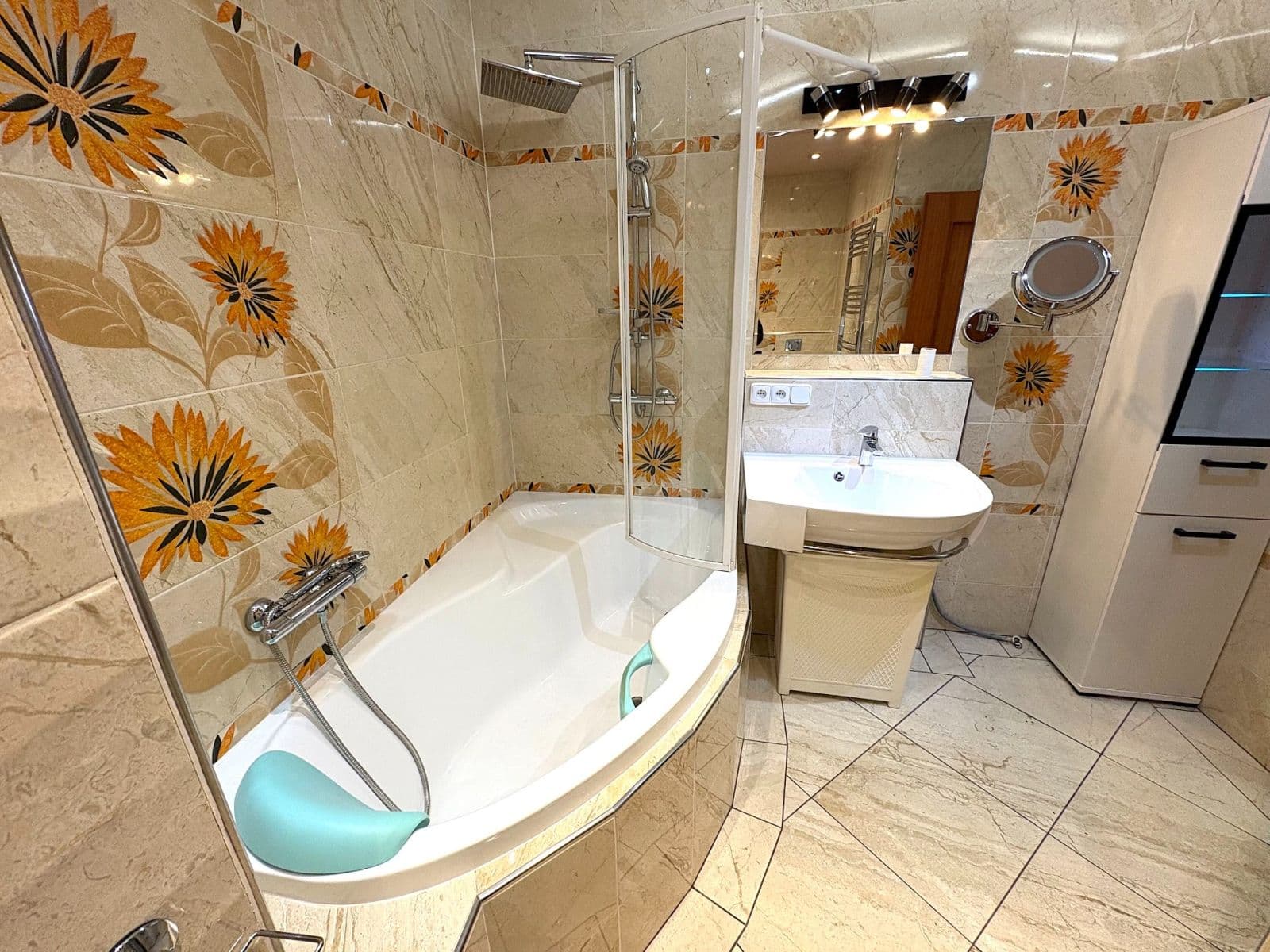 Prodej bytu 2+kk 54 m², Zvoncovitá, Praha, Praha Prodej bytu 2+kk 54 m², Zvoncovitá, Praha, Praha