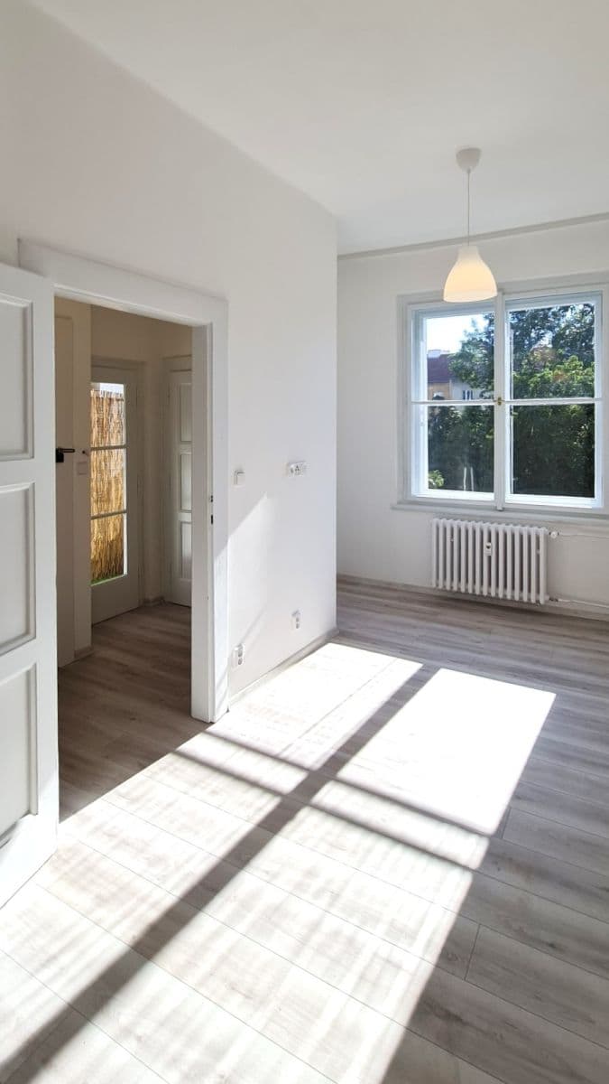 Pronájem bytu 2+1 50 m², Na Louži, Praha, Praha Pronájem bytu 2+1 50 m², Na Louži, Praha, Praha
