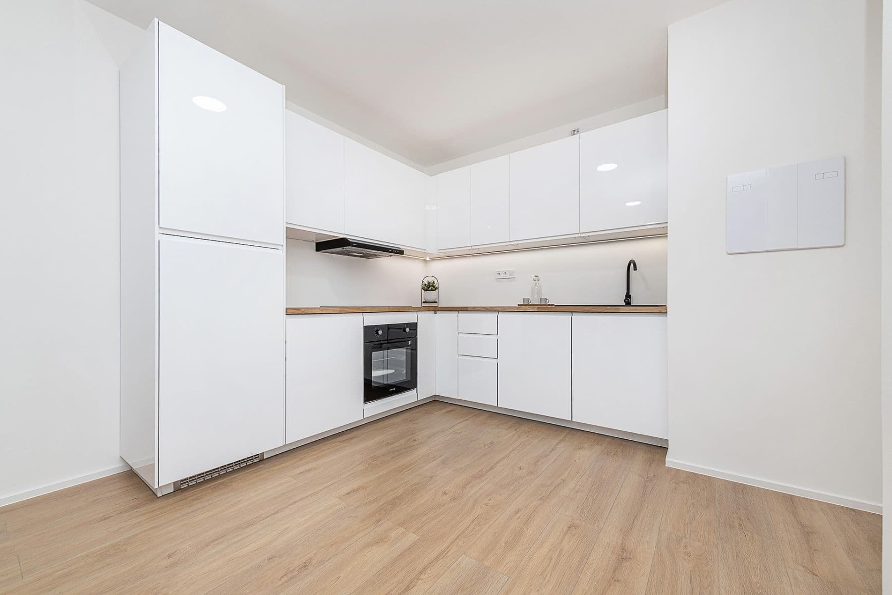 Prodej bytu 3+kk 68 m², Poljanovova, Praha, Praha Prodej bytu 3+kk 68 m², Poljanovova, Praha, Praha