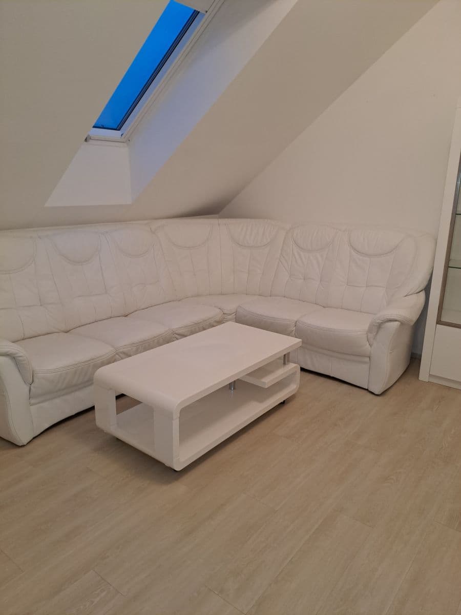 Pronájem bytu 2+1 65 m², Na Zahrádkách, Šlapanice, Jihomoravský kraj Pronájem bytu 2+1 65 m², Na Zahrádkách, Šlapanice, Jihomoravský kraj