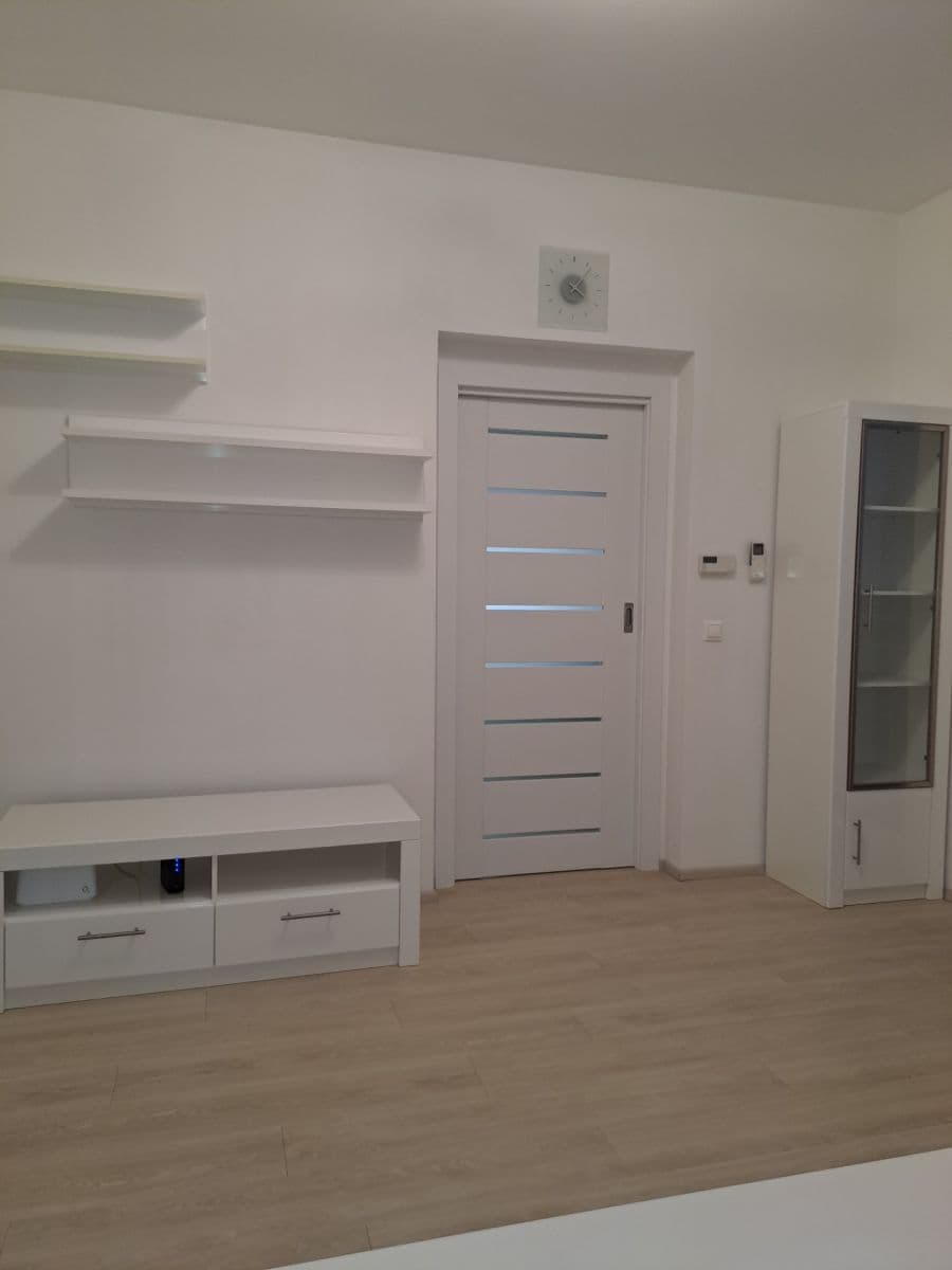 Pronájem bytu 2+1 65 m², Na Zahrádkách, Šlapanice, Jihomoravský kraj Pronájem bytu 2+1 65 m², Na Zahrádkách, Šlapanice, Jihomoravský kraj