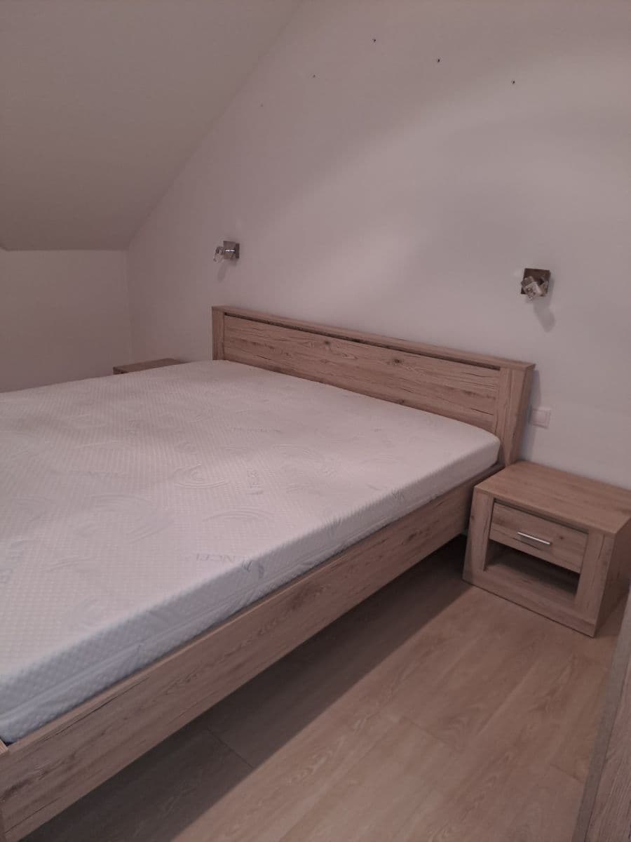 Pronájem bytu 2+1 65 m², Na Zahrádkách, Šlapanice, Jihomoravský kraj Pronájem bytu 2+1 65 m², Na Zahrádkách, Šlapanice, Jihomoravský kraj