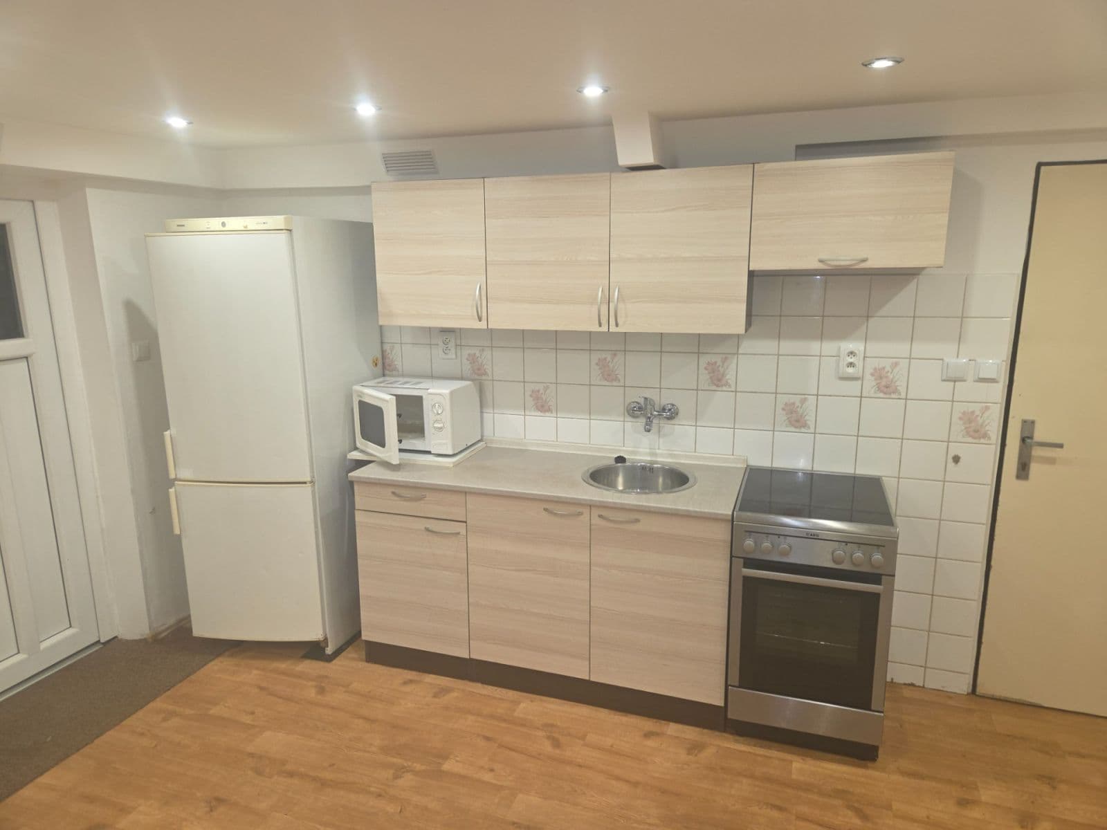 Pronájem bytu 2+1 60 m², K Dálnici, Panenské Břežany, Středočeský kraj Pronájem bytu 2+1 60 m², K Dálnici, Panenské Břežany, Středočeský kraj