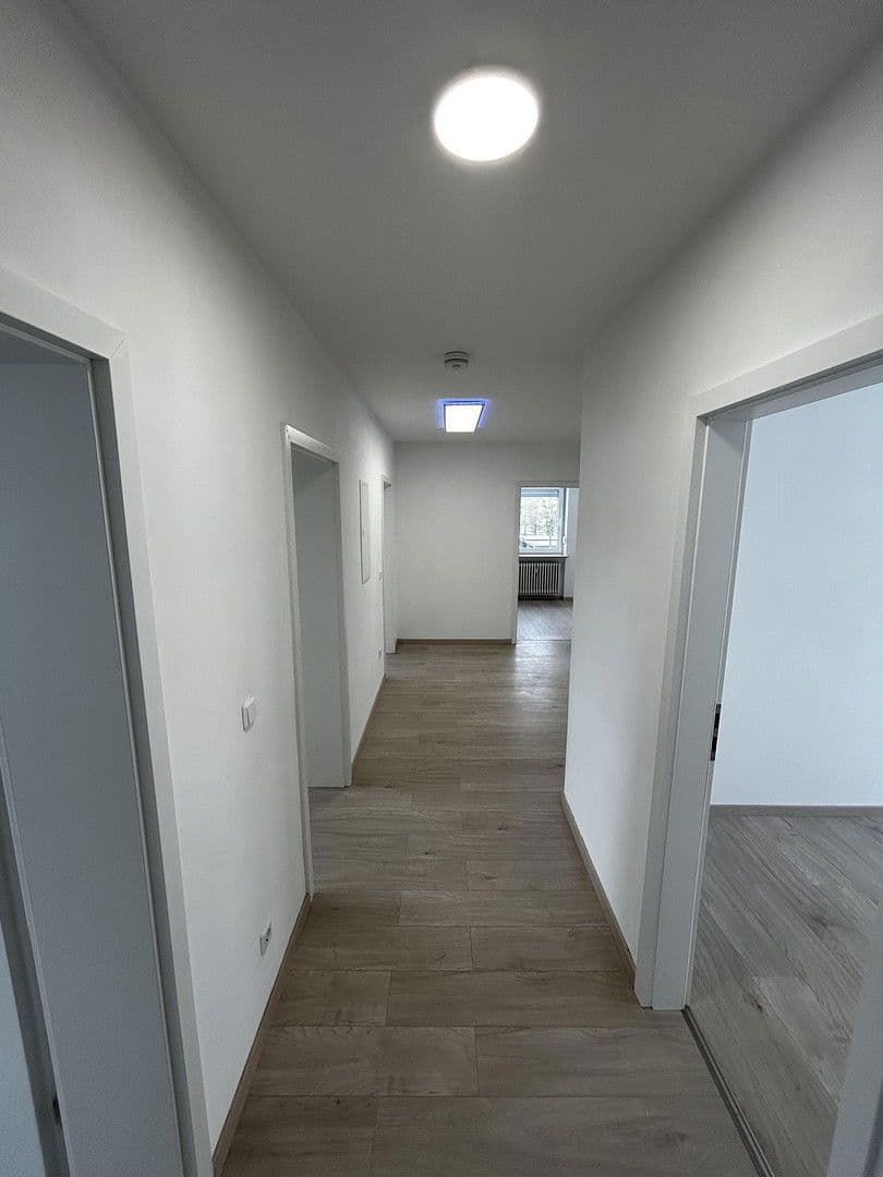 Pronájem bytu 4+1 92 m², Beethovenstraße 8-10, Baunatal, Hessen Pronájem bytu 4+1 92 m², Beethovenstraße 8-10, Baunatal, Hessen