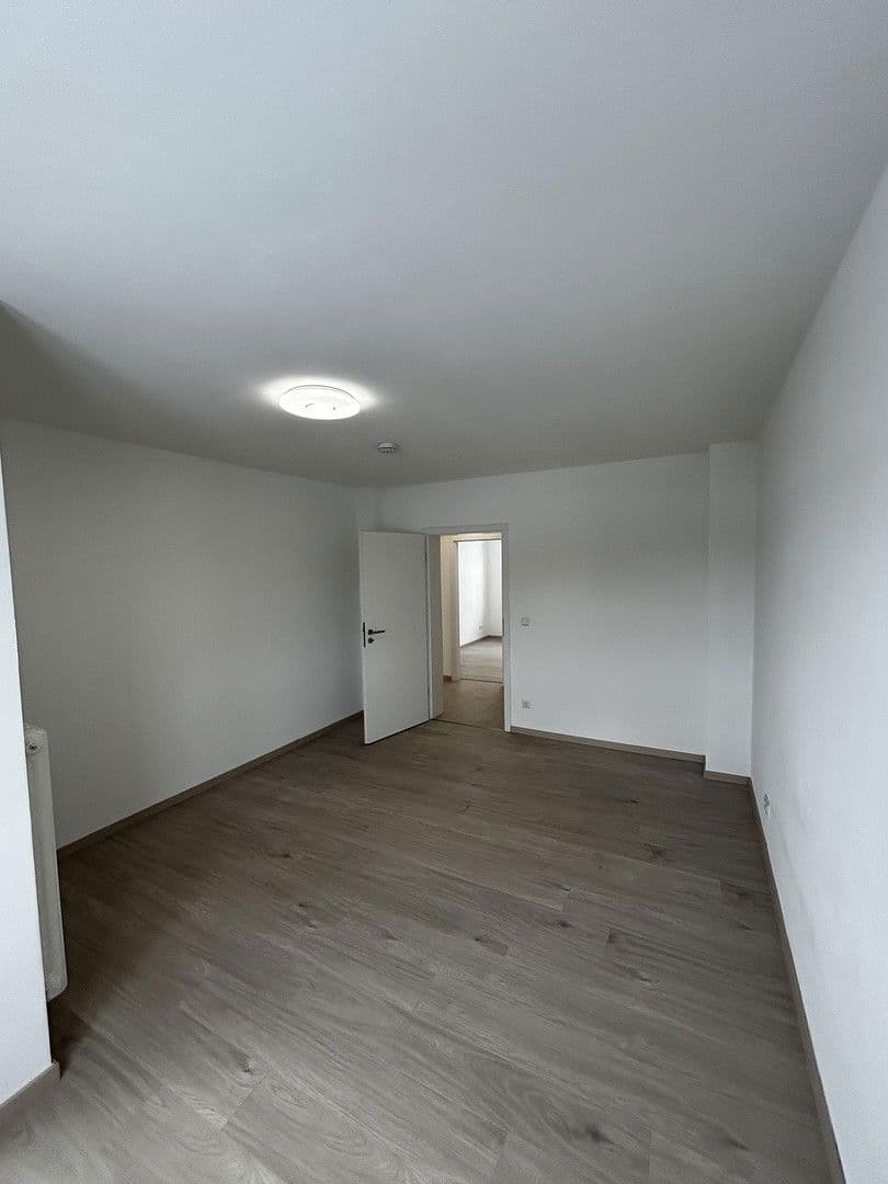 Pronájem bytu 4+1 92 m², Beethovenstraße 8-10, Baunatal, Hessen Pronájem bytu 4+1 92 m², Beethovenstraße 8-10, Baunatal, Hessen