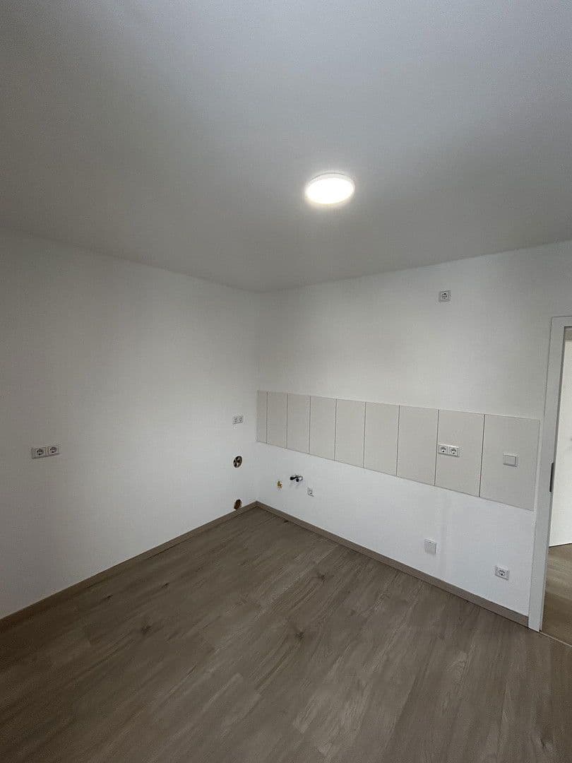 Pronájem bytu 4+1 92 m², Beethovenstraße 8-10, Baunatal, Hessen Pronájem bytu 4+1 92 m², Beethovenstraße 8-10, Baunatal, Hessen