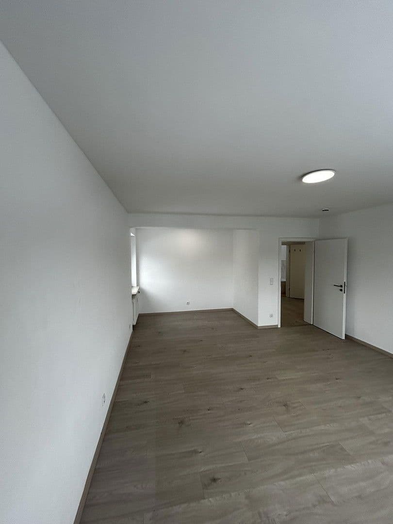 Pronájem bytu 4+1 92 m², Beethovenstraße 8-10, Baunatal, Hessen Pronájem bytu 4+1 92 m², Beethovenstraße 8-10, Baunatal, Hessen